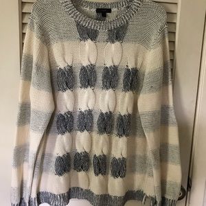 👑 Grey and White Knit Sweater 👑